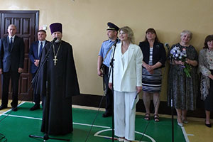 Выступление священнослужителя на торжественной линейке в Песковской средней школе