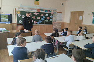 Беседа со священнослужителем по духовно-нравственному воспитанию «Почитай своих родителей» в аг. Пески