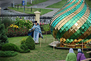 В Серафимовском храме заменены три средних купола.
