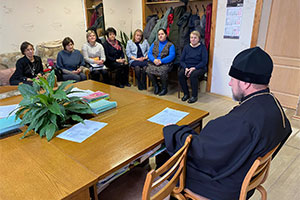 Духовно-просветительская беседа священника с руководством и трудовым коллективом Песковской СШ 