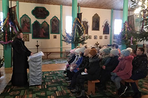 Мероприятия «Подарите детям рождественский праздник» на приходе храма Святой Живоначальной Троицы в аг. Пески