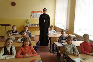 Беседы священнослужителей в школах г. Белоозёрска.