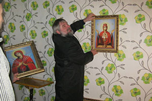 Обустройство духовной комнаты в Черняковском приходе на пути к завершению.