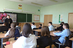 Классный час - единый урок ко Дню Победы со священнослужителем  в 7 классе ГУО «Песковская средняя школа