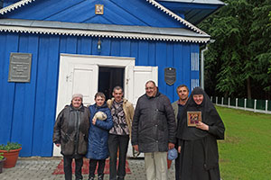 Паломники из г. Минска посетили храм святителя Николая Чудотворца в дер.Черняково