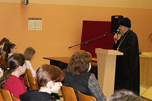 Священнослужитель принял участие в проекте «ШАГ» учебных учреждениях г. Березы