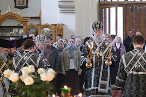 Архиепископ Брестский и Кобринский Иоанн совершил Божественную литургию Преждеосвященных Даров в храме святых апостолов Петра и Павла в г. Берёзе