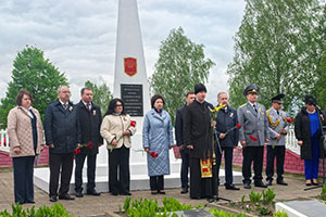 Траурный митинг на братском кладбище дер. Шилин