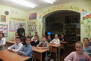 Священнослужитель провел уроки в СШ № 3 г. Белоозерска