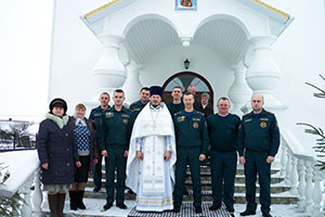 Священнослужитель поздравил с Днем Спасателя личный состав Берёзовского РОЧС
