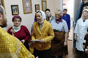 Молебен с акафистом преподобному Серафиму Саровскому в часовне УЗ «Березовская центральная районная больница имени Э.Э.Вержбицкого»