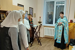 Молебен с акафистом Божьей Матери «Целительница»