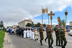Крестный ход, посвященный 250-летию основания храма в честь святых апостолов Петра и Павла в г. Березе