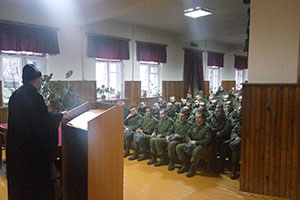 Беседа священнослужителя с личным составом 16 полка РЭБ.