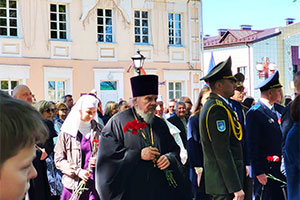 Митинг памяти в Комсомольском сквере г. Березы
