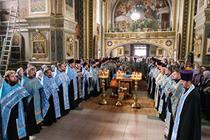 Торжественная встреча ковчега с частицами Пояса Пресвятой Богородицы и мощей Ее родителей