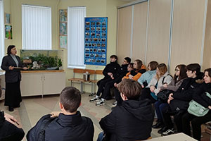 Экскурсия по музейной экспозиции и художественной выставке храма преподобного Серафима Саровского в г. Белоозерске