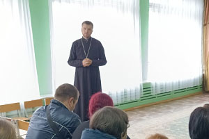 Священник посетил родительское собрание в детском саду №1 г.Белоозерска