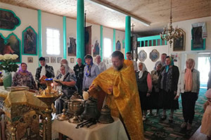 Освящение колоколов в храме Святой Живоначальной Троицы агрогородка Пески