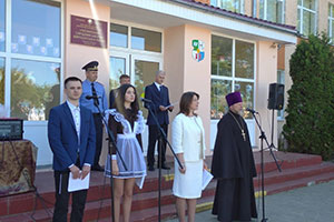 Торжественная линейка в аг. Пески