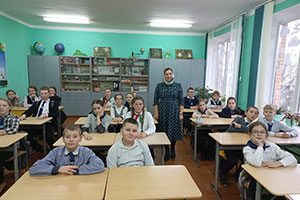 Преподаватель Воскресной школы провела беседу в Малечской школе 