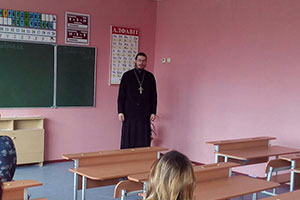 Священнослужитель принял участие в родительском собрании