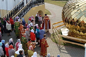 В храме преподобного Серафима Саровского установлен новый центральный купол.