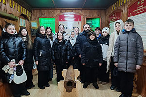 Группа учащихся выпускного класса воскресной школы при храме преподобного Серафима Саровского в г. Белоозёрске посетили войсковую часть 67878 в дер.Бронная Гора