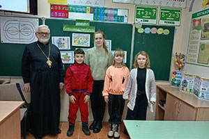 Беседа священнослужителя  на тему «Рождество Христово»в Ревятичской СШ